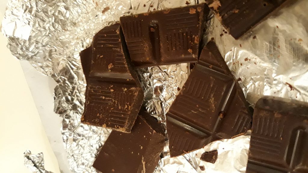 Crna čokolada u kockicama 