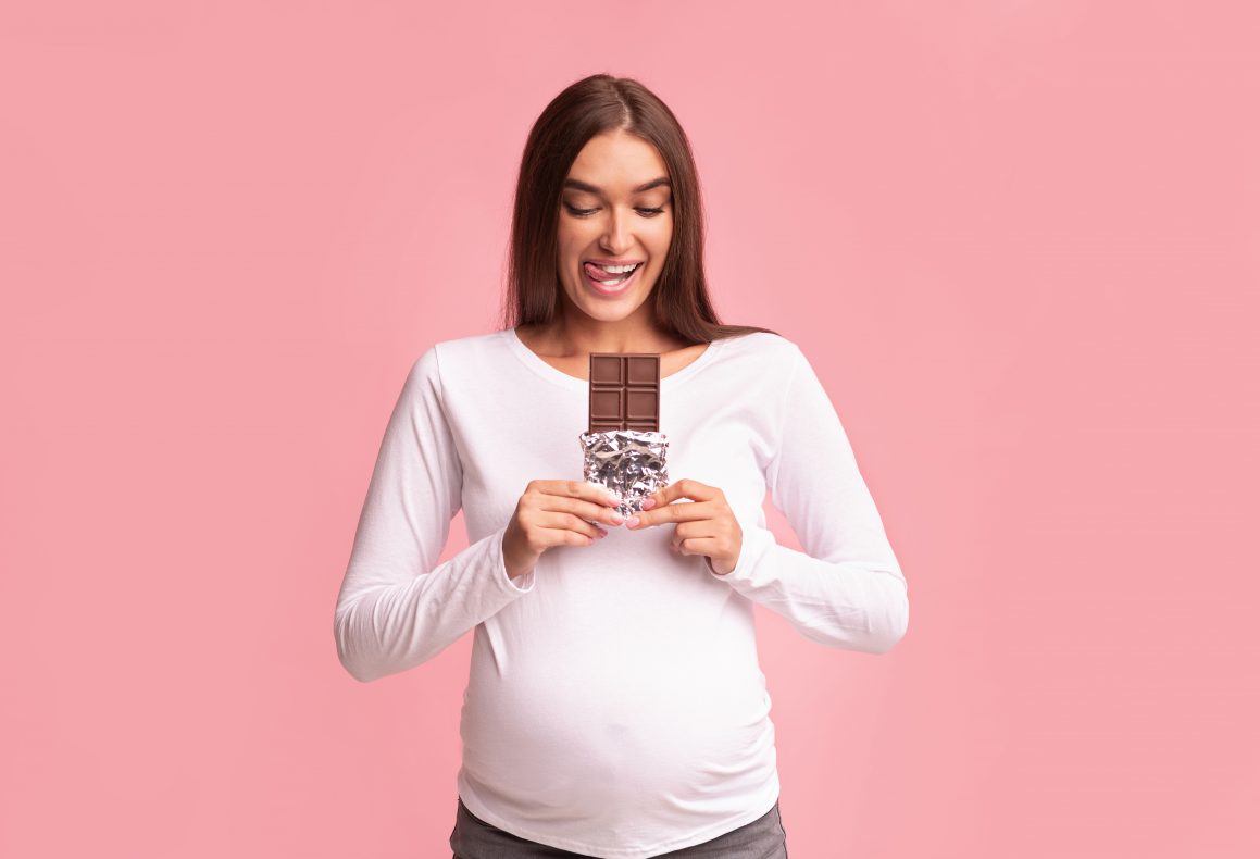 Trudnica jede cokoladu