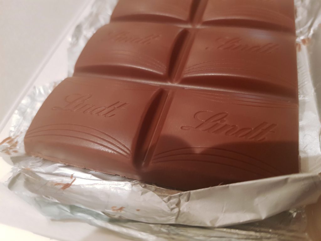 Lindt Creme Brulee cokolada tabla cokolade i kockice